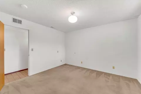 Bedroom - 870 Redbud Dr, Redding, CA 96001 photo 3 of 8
