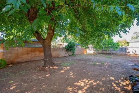 Exterior - 1118 4th St, Redding, CA 96002 photo 4 of 5