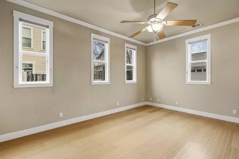 Living - 864 Kite Ln, Redding, CA 96001 photo 3 of 4