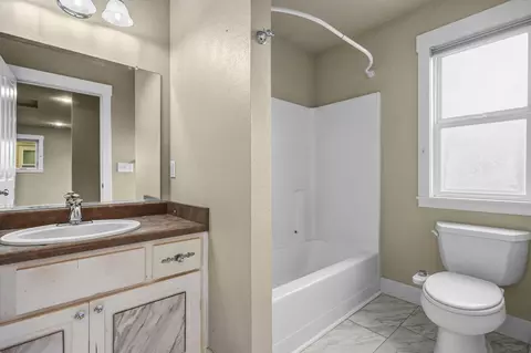 Bath - 864 Kite Ln, Redding, CA 96001 photo 1 of 2