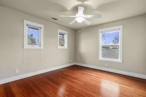 Bedroom - 864 Kite Ln, Redding, CA 96001 photo 2 of 4