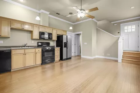 864 Kite Ln, Redding, CA 96001