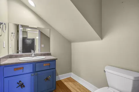 Bath - 864 Kite Ln, Redding, CA 96001 photo 2 of 2