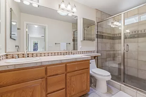Bath - 3073 Sunglow Dr, Redding, CA 96001 photo 2 of 3