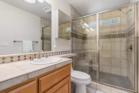 Bath - 3073 Sunglow Dr, Redding, CA 96001 photo 3 of 3