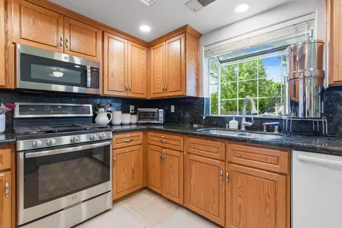 Kitchen - 3073 Sunglow Dr, Redding, CA 96001 photo 4 of 5
