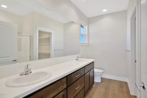 Bath - 5172 Merced, Redding, CA 96002 photo 1 of 2