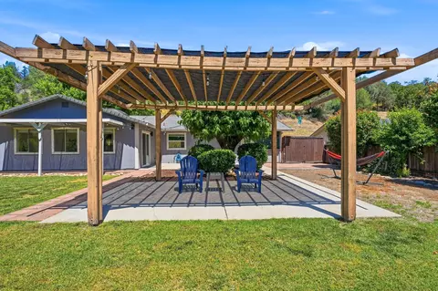 Exterior - 2661 Snow Ln, Redding, CA 96003 photo 6 of 12