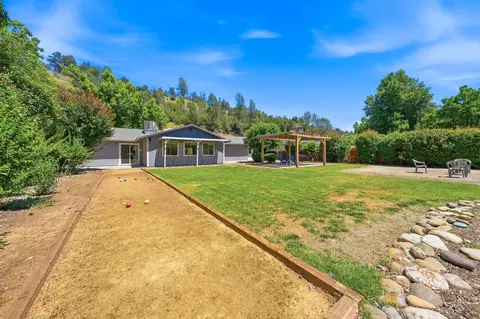Exterior - 2661 Snow Ln, Redding, CA 96003 photo 11 of 12
