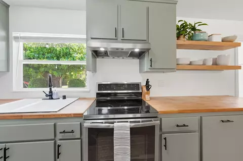 Kitchen - 2661 Snow Ln, Redding, CA 96003 photo 4 of 4