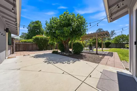 Exterior - 2661 Snow Ln, Redding, CA 96003 photo 3 of 12