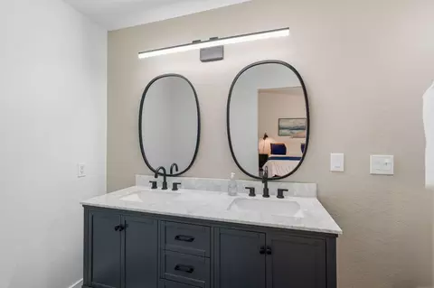 Bath - 2661 Snow Ln, Redding, CA 96003 photo 1 of 3