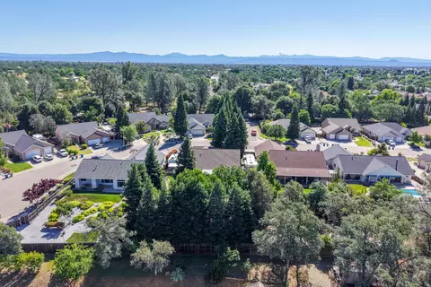 View/Area - 2091 Oshea Way, Redding, CA 96003 photo 4 of 6