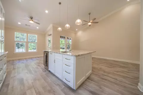 Living - 2091 Oshea Way, Redding, CA 96003 photo 8 of 8