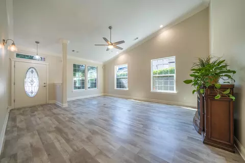 Living - 2091 Oshea Way, Redding, CA 96003 photo 3 of 8