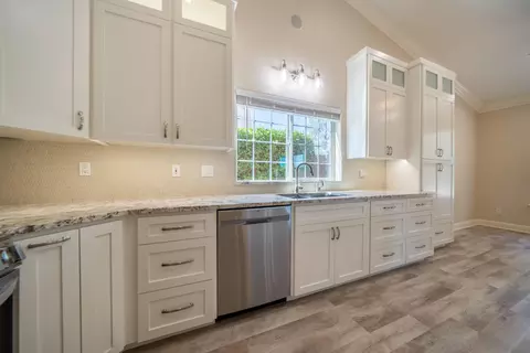 Kitchen - 2091 Oshea Way, Redding, CA 96003 photo 3 of 5