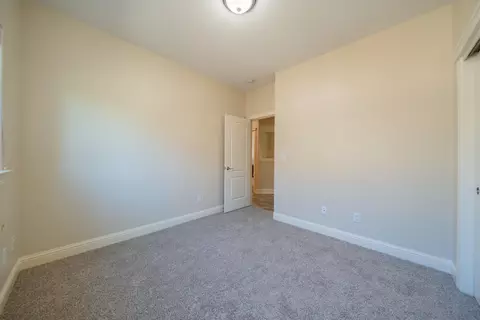 Bedroom - 2091 Oshea Way, Redding, CA 96003 photo 4 of 6