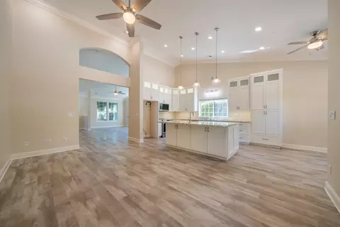 Living - 2091 Oshea Way, Redding, CA 96003 photo 7 of 8