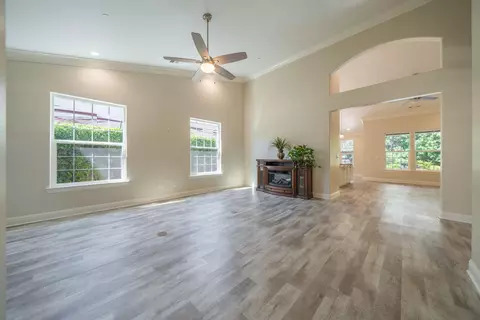 Living - 2091 Oshea Way, Redding, CA 96003 photo 4 of 8