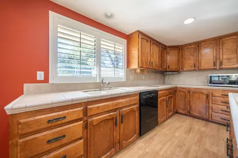 Kitchen - 8751 Goldstone Ln, Redding, CA 96001 photo 3 of 4