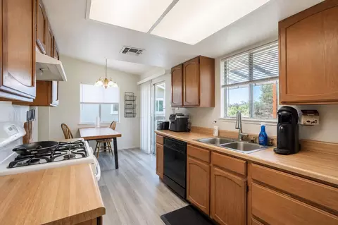 Kitchen - 5335 Stonethrow Ct, Redding, CA 96003 photo 1 of 1
