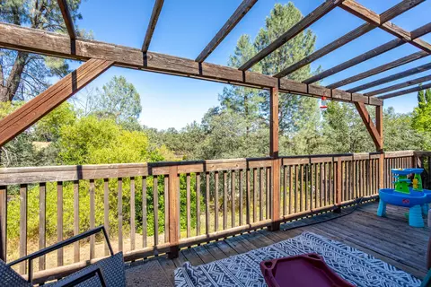 Exterior - 5335 Stonethrow Ct, Redding, CA 96003 photo 2 of 3