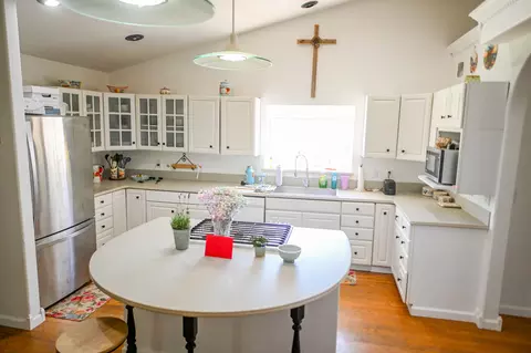 Kitchen - 8113 Churn Creek Rd, Redding, CA 96002 photo 3 of 5