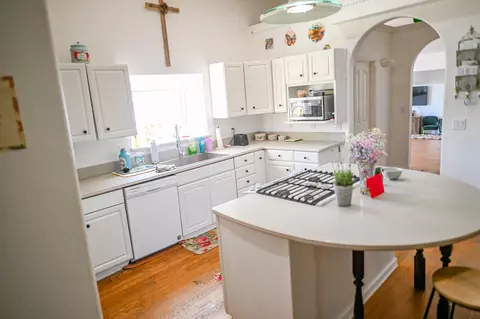 Kitchen - 8113 Churn Creek Rd, Redding, CA 96002 photo 4 of 5