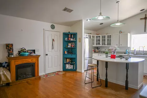Entry Way - 8113 Churn Creek Rd, Redding, CA 96002 photo 2 of 3