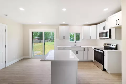 Kitchen - 2460 S Balls Ferry Rd, Anderson, CA 96007 photo 4 of 4