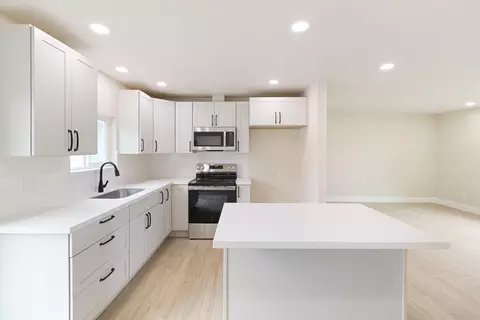 Kitchen - 2460 S Balls Ferry Rd, Anderson, CA 96007 photo 2 of 4