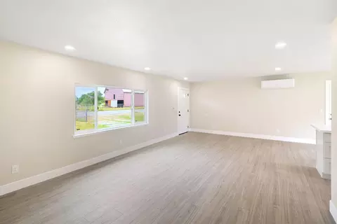 Living - 2460 S Balls Ferry Rd, Anderson, CA 96007 photo 4 of 5