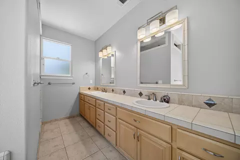 Bath - 2169 Cadjew St, Redding, CA 96003 photo 5 of 7