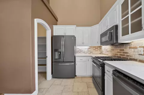 Kitchen - 2169 Cadjew St, Redding, CA 96003 photo 3 of 3