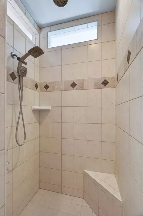 Bath - 2169 Cadjew St, Redding, CA 96003 photo 6 of 8