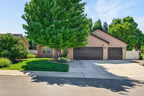 2169 Cadjew St, Redding, CA 96003