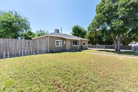 Exterior - 725 East Ave, Red Bluff, CA 96080 photo 2 of 13