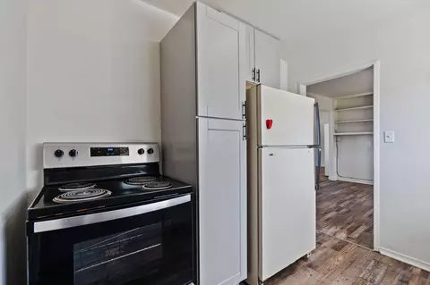 Kitchen - 725 East Ave, Red Bluff, CA 96080 photo 2 of 2