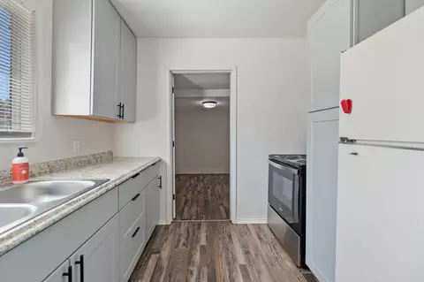 Entry Way - 725 East Ave, Red Bluff, CA 96080 photo 1 of 1