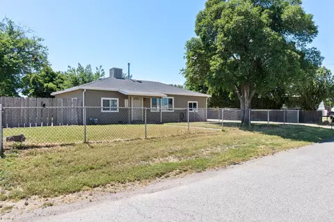 Exterior - 725 East Ave, Red Bluff, CA 96080 photo 4 of 13