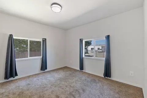 Bedroom - 725 East Ave, Red Bluff, CA 96080 photo 3 of 6