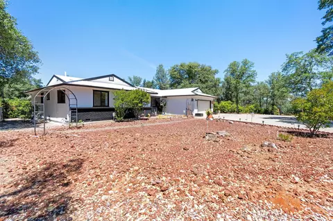 Exterior - 10390 October Ln, Redding, CA 96003 photo 22 of 32