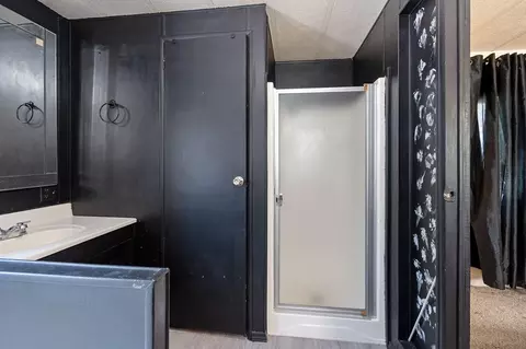 Bath - 10390 October Ln, Redding, CA 96003 photo 3 of 7