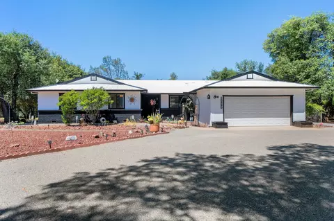 Exterior - 10390 October Ln, Redding, CA 96003 photo 25 of 32