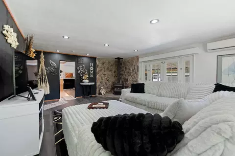 Living - 10390 October Ln, Redding, CA 96003 photo 10 of 12