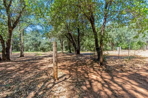 Exterior - 10390 October Ln, Redding, CA 96003 photo 20 of 32