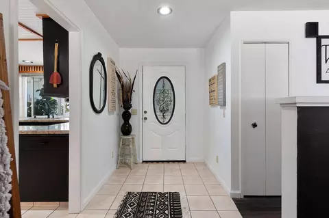 Entry Way - 10390 October Ln, Redding, CA 96003 photo 1 of 2