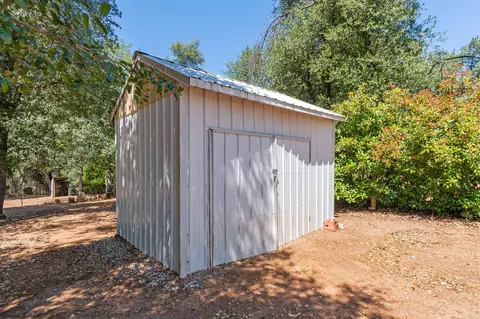 Exterior - 10390 October Ln, Redding, CA 96003 photo 17 of 32