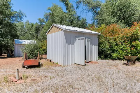 Exterior - 10390 October Ln, Redding, CA 96003 photo 16 of 32