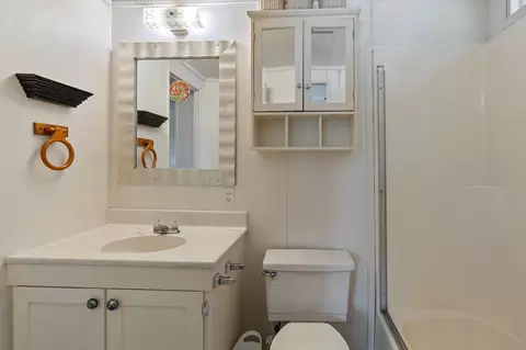 Bath - 10390 October Ln, Redding, CA 96003 photo 6 of 7